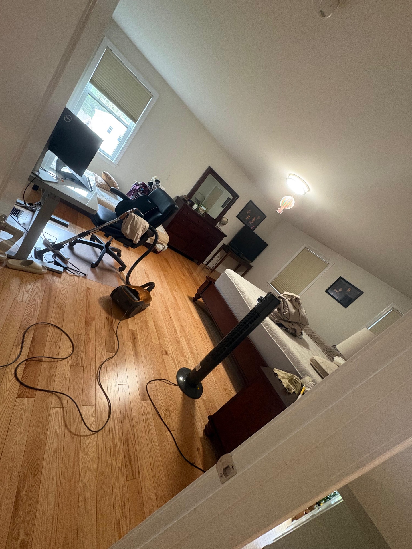 Bedroom tidy & vacuum — before
